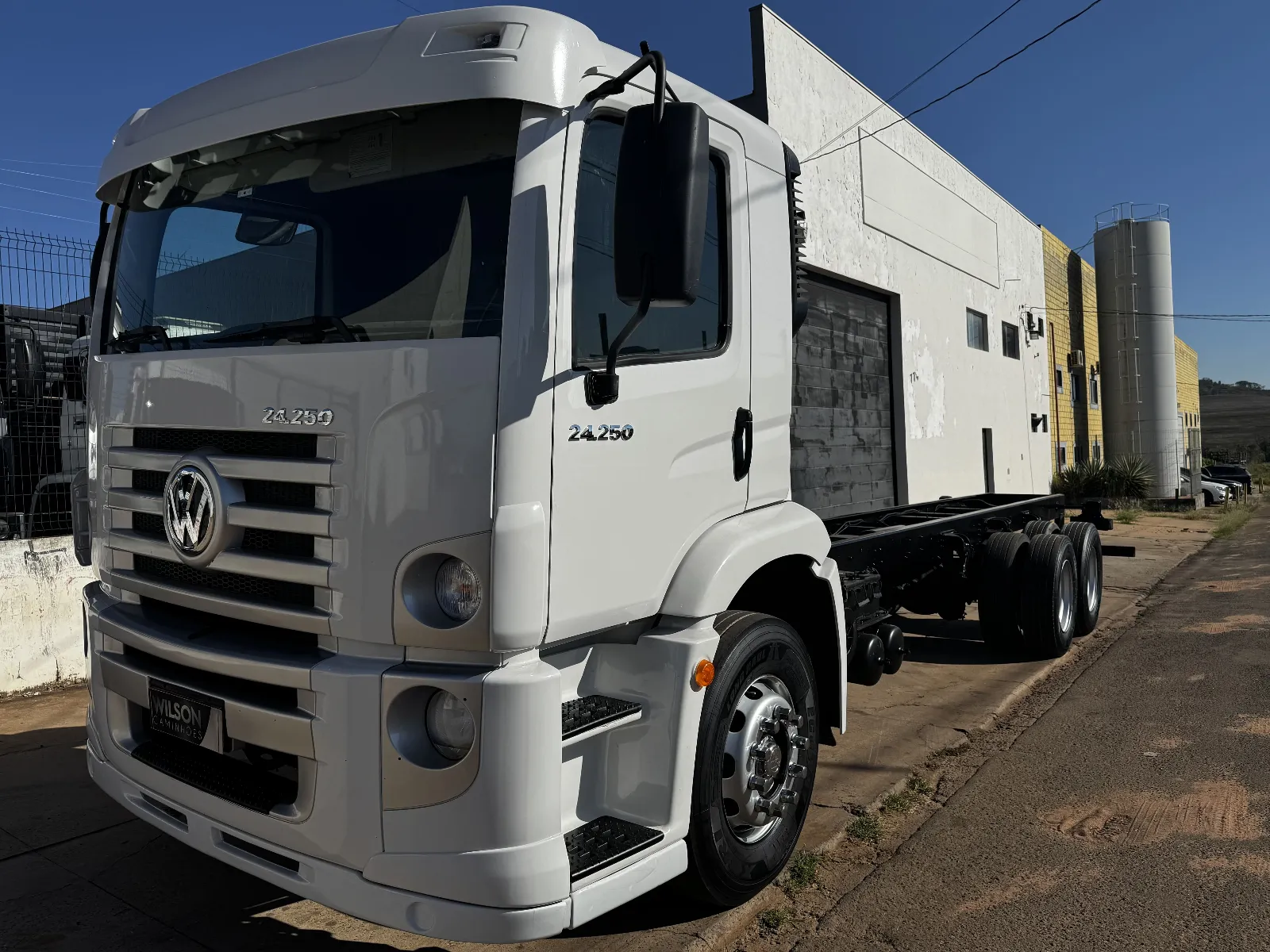 Volkswagen 24250 2011