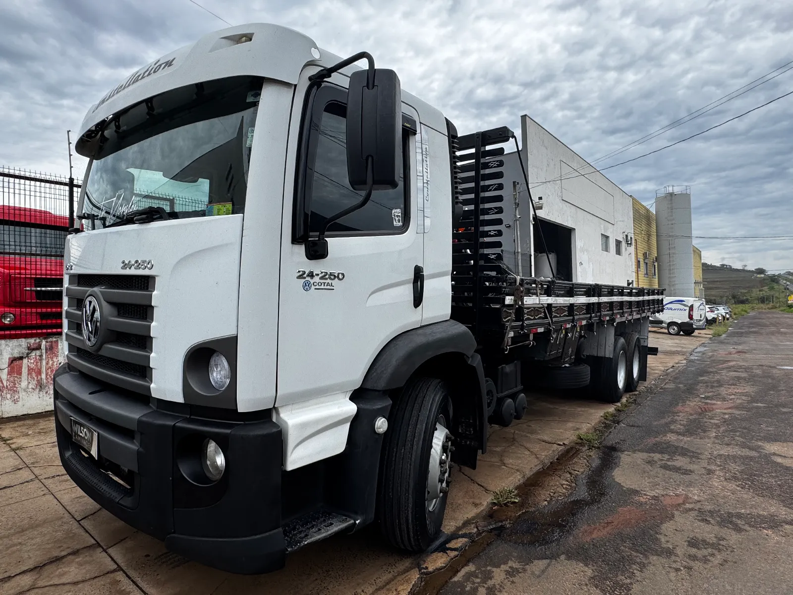 Volkswagen 24250 CNC 2010