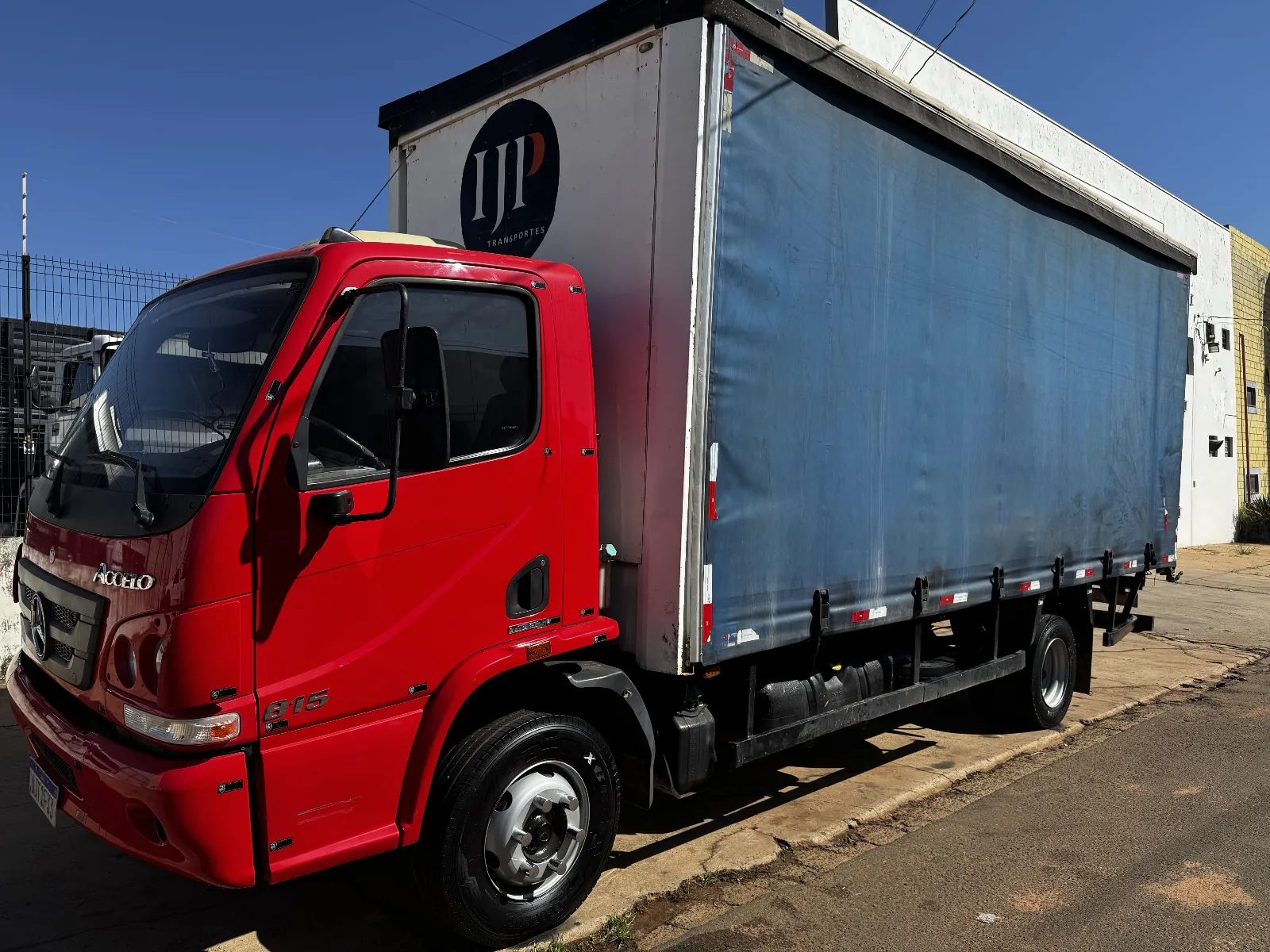 Mercedes-Benz accelo 815 2013
