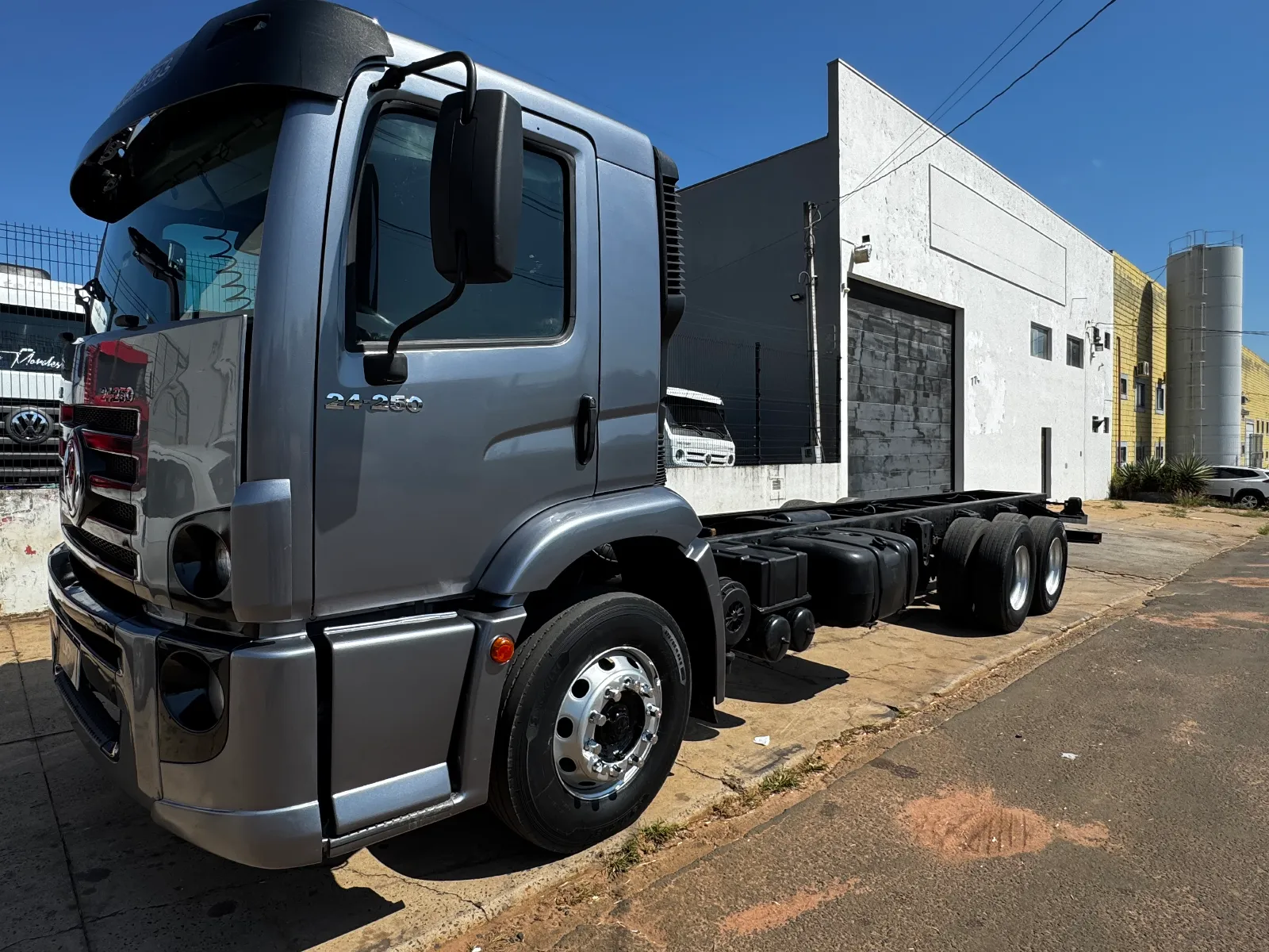 Volkswagen 24250 2009